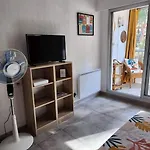 Joli Studio Renove Dans Station Balneaire.