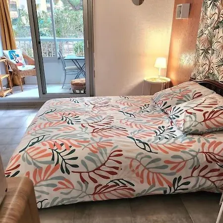 Joli Studio Renove Dans Station Balneaire. * Saint-Mandrier-sur-Mer